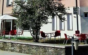 Pensión-Albergue Puente Ribeira